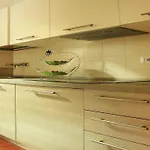 Paganini, Apartment *