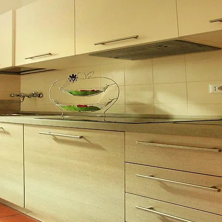 Paganini, Apartmán *